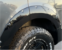 デリカ D:5 フェンダーガーニッシュ