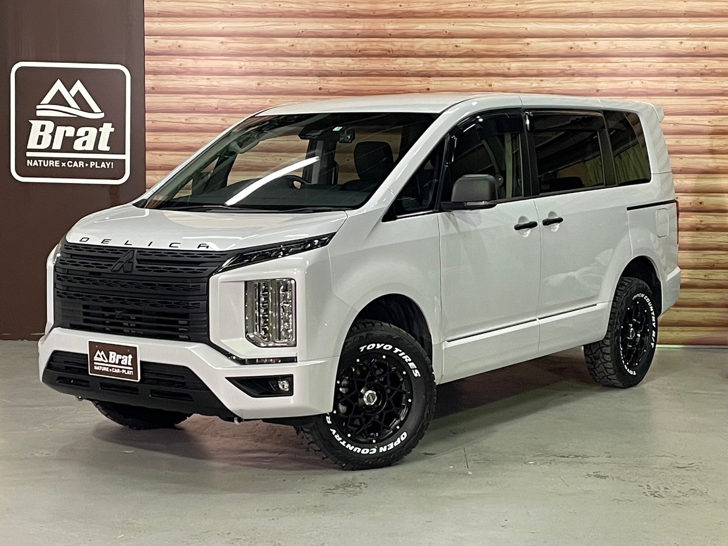 ホワイトデリカ 新着情報“デリカD：2ハイブリッドMX”2017年式ピュアホワイトP入荷